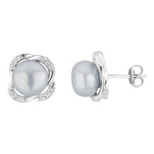 Load image into Gallery viewer, Flower Pearl Studs.
