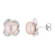 Load image into Gallery viewer, Flower Pearl Studs.
