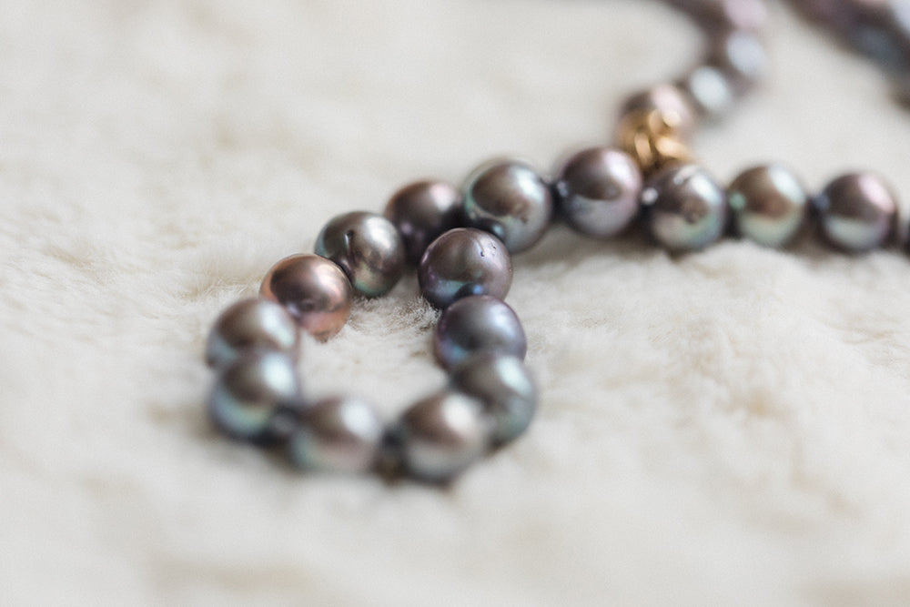 Beautiful pearl necklace - High Quality Round Black Freshwater cultured pearls 10-11mm knotted with 14k gold clasp