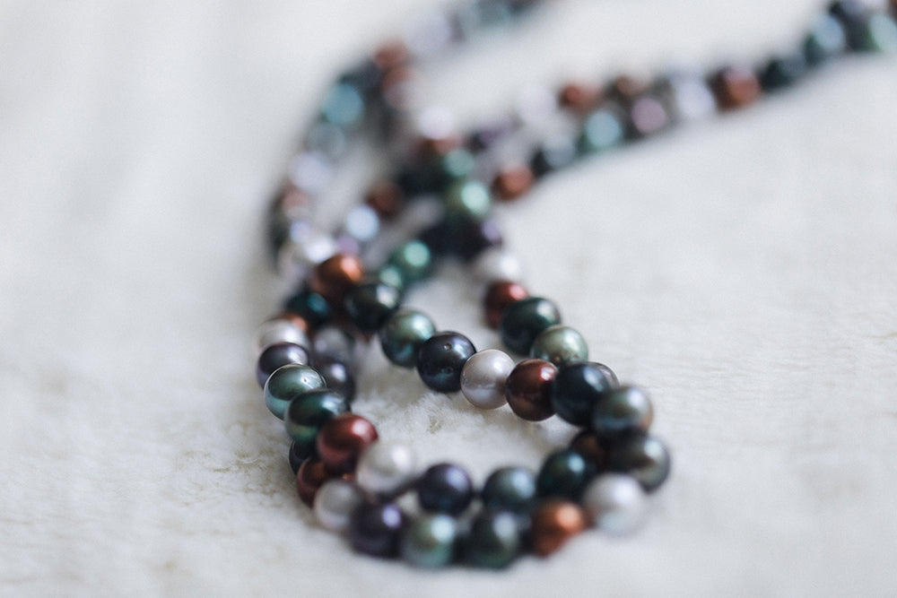 8-9mm Multi-Coloured Black, Silver, Navy and Green Strand 50